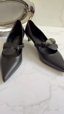 Brand New Hermès Kiara 40 Pumps With Kelly Buckle in Noir Size
