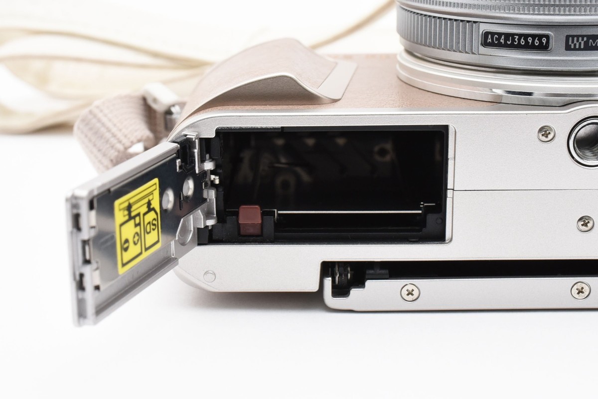 Olympus PEN E-PL10 16.1MP Mirrorless Digital Camera w/M.Zuiko 14