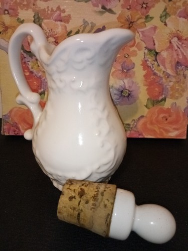 Vintage 1974 Merle Norman Embossed Bath Oil Pitcher With Cork Lid & Bowl 6.75” - Picture 3 of 11