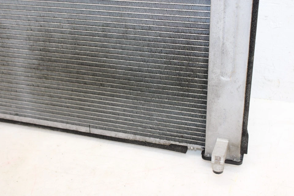 2013-2020 Nissan 370z M/T Radiator OEM KJ5 - Image 4 of 4