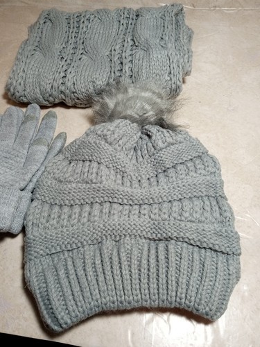 GREAT GIFT!! WOMENS/GIRLS KNITTED HAT,SCARF, TOUCHSCREEN GLOVES-NEW - Picture 2 of 4