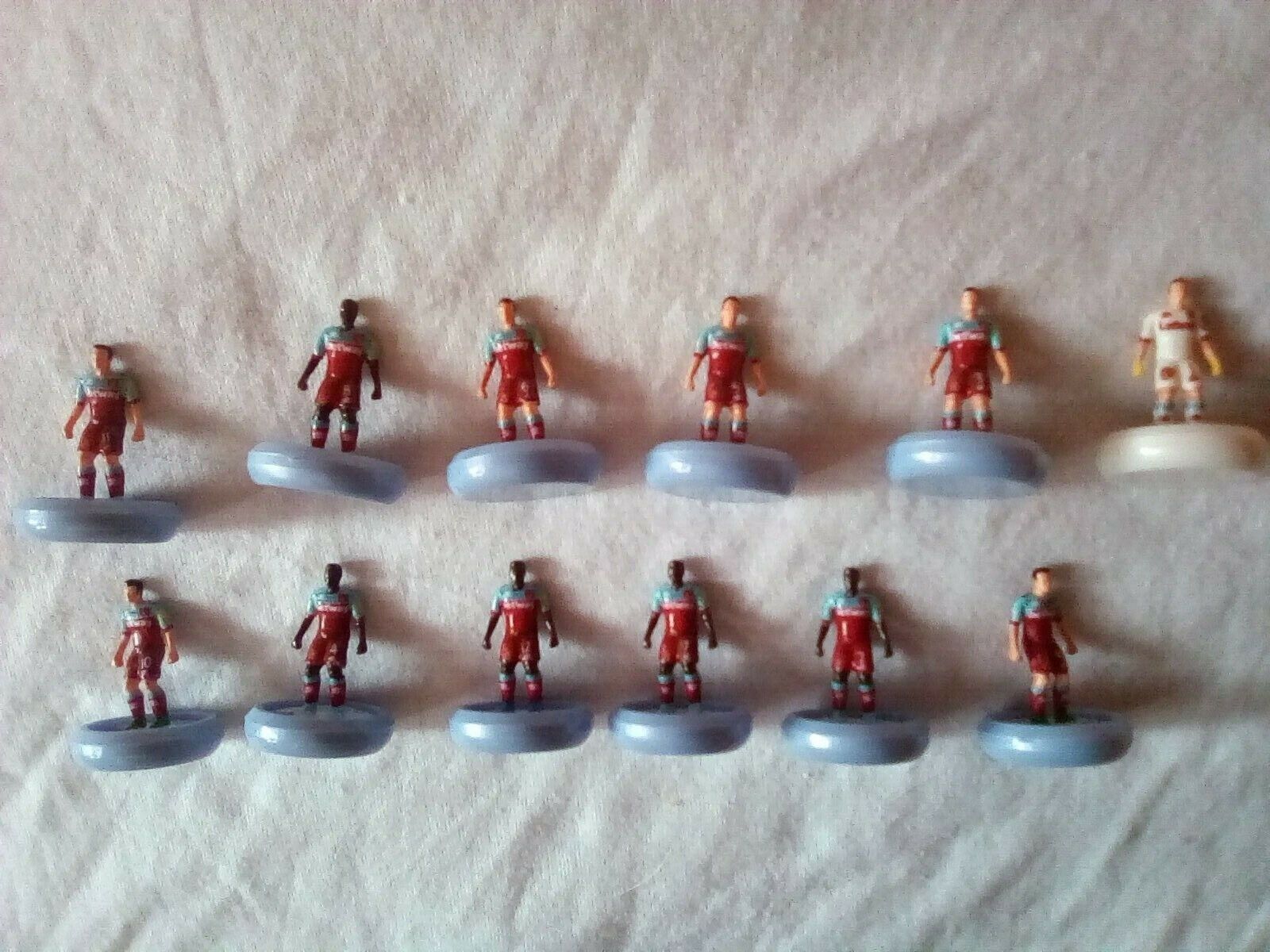 Sniper 2 bases with West Ham home kit, BEAUTIFUL, SUBBUTEO TABLE SOCCER