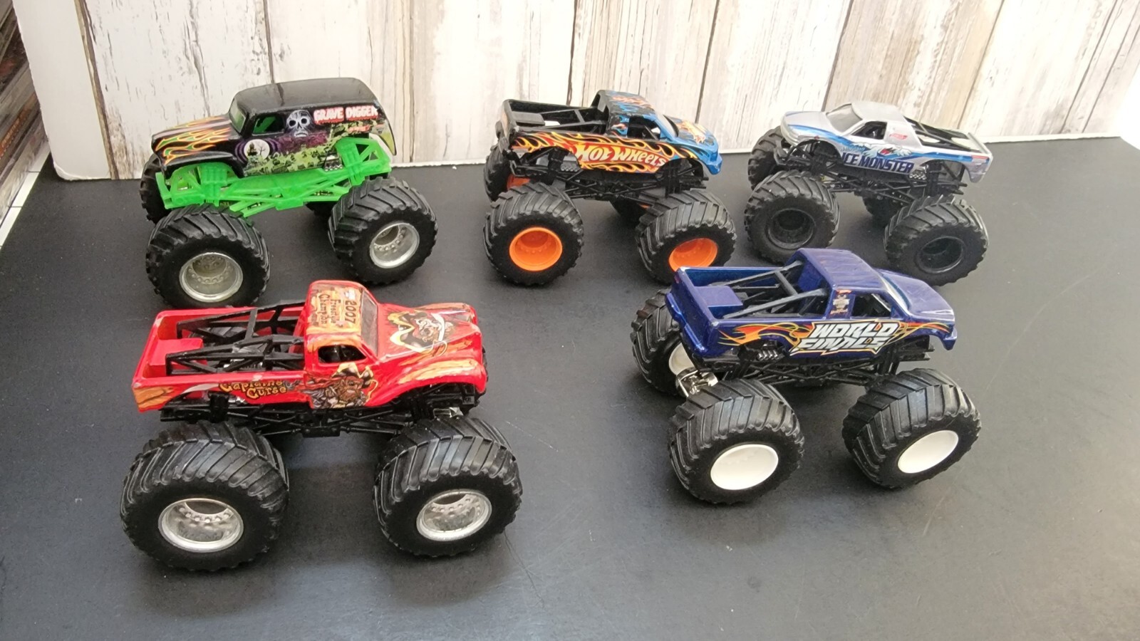 Monster Jam Hot Wheels Beat That Orange Rims Blue with Flames Grave ...