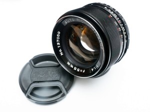 Objectif à visser Tomioka Made Chinon 55 mm F1,4 M42. St n° u16759