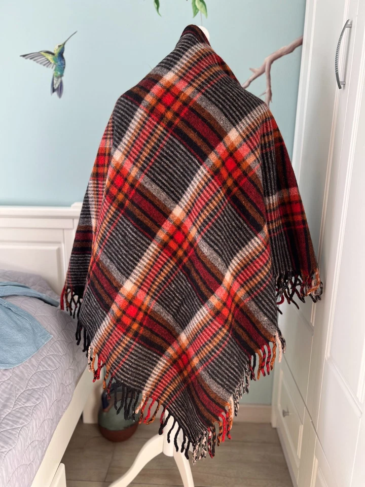 Vintage shawl made of natural wool, 1950. - Image 2 of 4