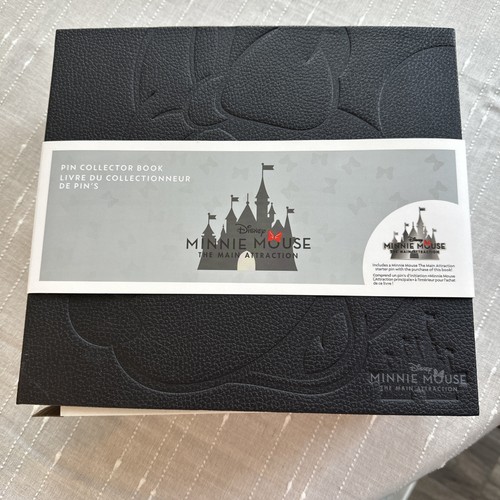 Disney Minnie Mouse Main Attraction Pin Collector Album Book + Starter Pin - Picture 1 of 4