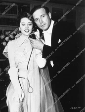 9161-030 candid Peggy Dow and Lawrence Tierney on set film noir Shakedown 9161-0