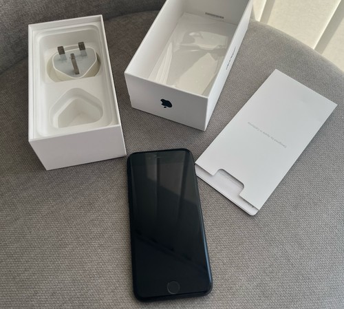 iPhone 7 128 GB Black Mobile Prone - Working - Box Included