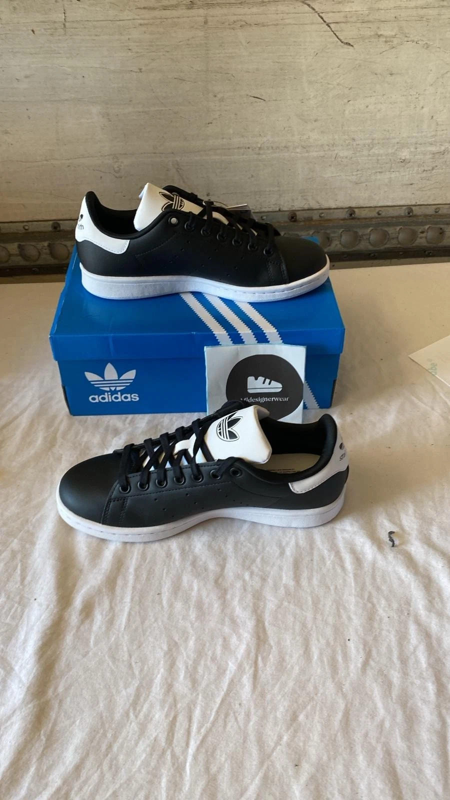 Scarpe da ginnastica Adidas Stan Smith Originals taglia UK 5 nero nero bianco IG7689