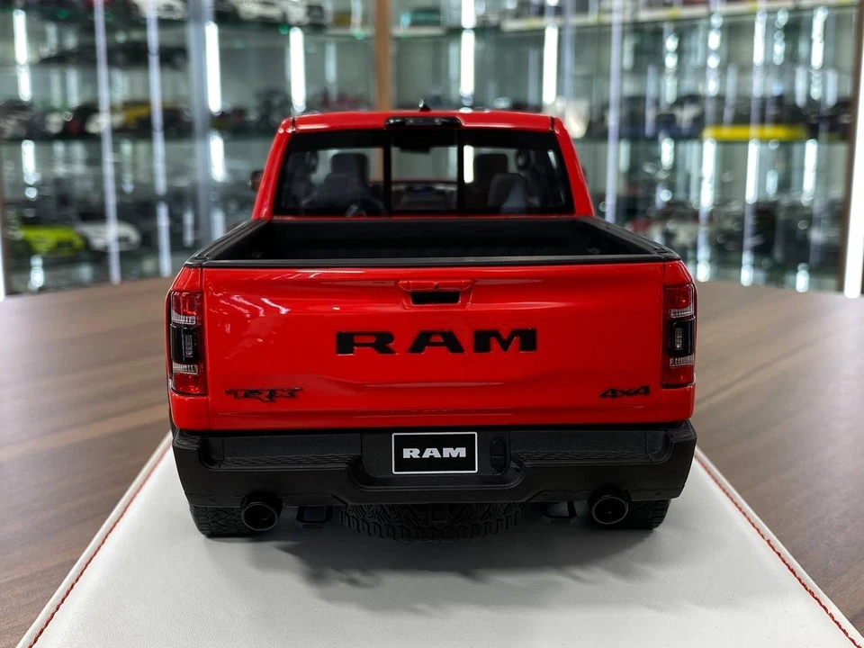 Dodge Ram TRX 1500 by Diamand Flame Red -Ltd. 40pcs - Collector Car[1:18 Resin] - Image 3 of 4