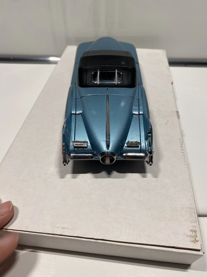 1:24 Franklin Mint 1951 Buick Lesabre Show Car - Image 4 of 4