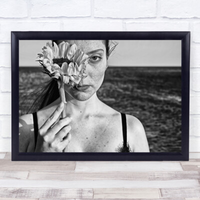 Portrait Sonnenblume Blumenauge Mädchen Frau Sommersprossen Sommersprossen schwarz-weiß Druck