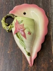 Vintage Wall Pocket Vase Woodland Hull USA Pink Floral Conch Shell Approx 8”x6”