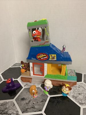 the Ugglys Pet shop And 6 Pets
