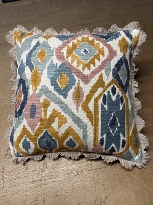 John Lewis Maya Ikat 18'' Kissen mit Fächerkante, Polster und Reißverschluss.