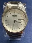 Vintage Seiko Quartz 7N43-7140 Day Date Mens Watch 1980s