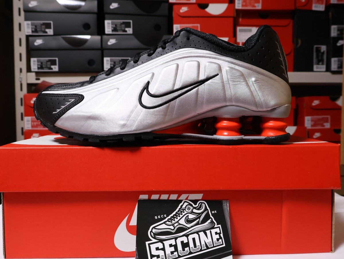 ☆送料・関税込☆Nike★(W) Shox R4★llic Silver Red★ Nike Shox R4 Metallic Silver Red 2025 HQ1988-002 Men's New