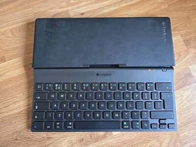 Logitech Bluetooth Tastatur und Ständer für iPad oder funktioniert mit anderen Geräten ANSEHEN