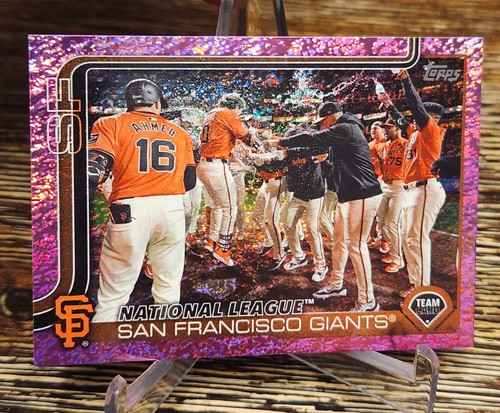 2025 Topps Series 2 San Francisco Giants Team Card Pink Holo Foil SP #514