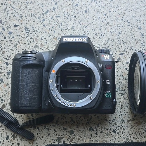 Sigma Aspherical IF 28-300mm f/3.5-6.3 DL Hyperzoom Lens With Pentax Camera IstD - Picture 2 of 13