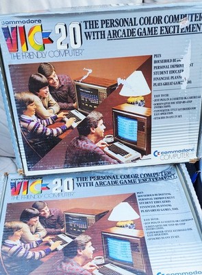 Vintage Commodore VIC-20 Retro Personal Home Computer  - With Box - POWERS ON