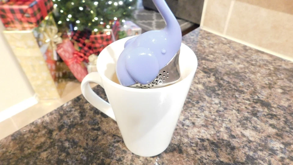 Infusor de té de hojas sueltas en forma de elefante - Parte inferior de acero inoxidable y parte superior de silicona Foto 4 de 4