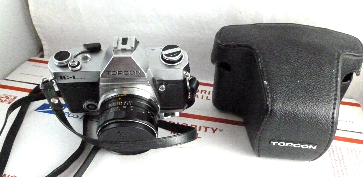 Vintage TOPCON HI TOPCOR IC-1 Auto 35mm Film Camera with Vintage TOPCON HI TOPCOR IC-1 Auto 35mm Film Camera with
