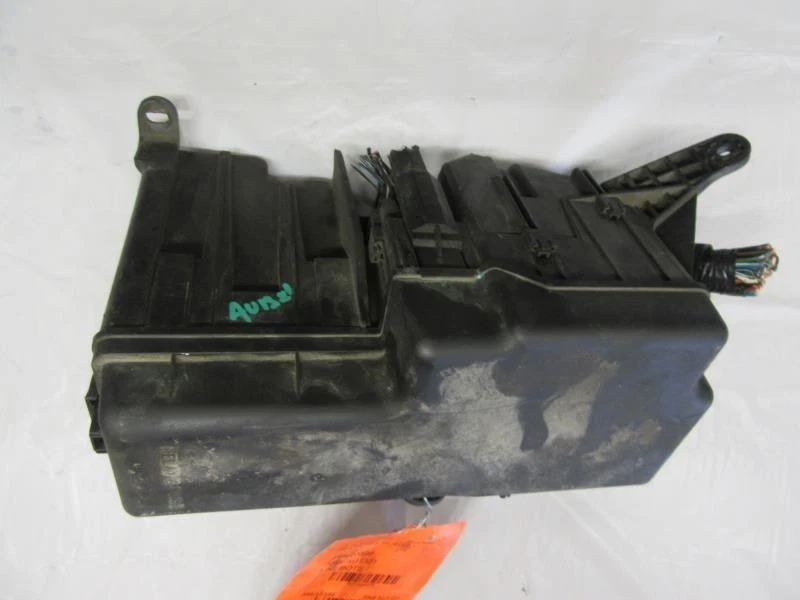 Fuse Box Engine Halogen Fits 00-03 LEXUS ES300 1644925 - Image 2 of 4