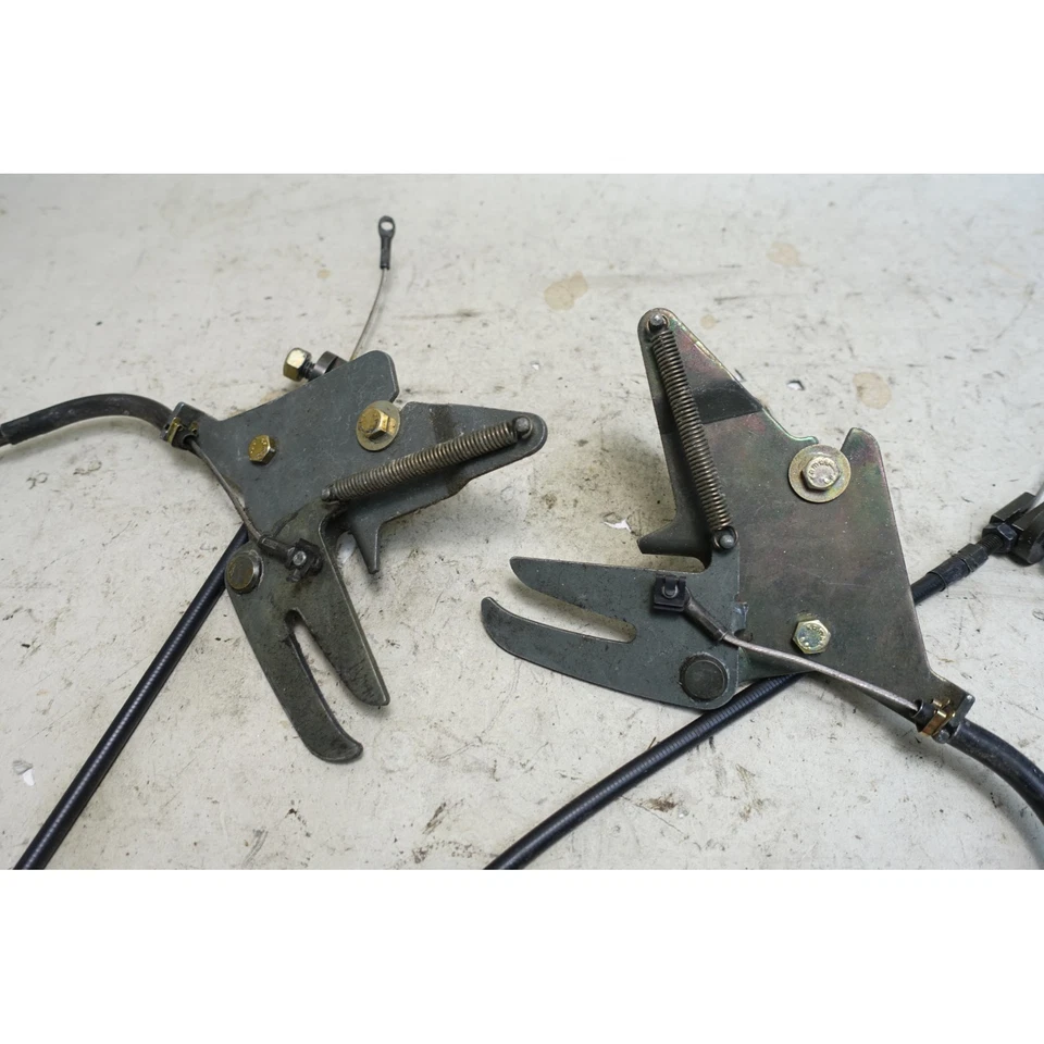 Par de bloqueo de cierre de tapa compartimento superior convertible BMW E30 serie 3 OEM 1987-1993 Foto 2 de 4