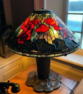 Large Tiffany Style "Poppy" Table Lamp. FREE SHIPPING!