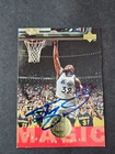 SHAQUILLE O'NEAL Autographed 1995 Upper Deck card MAGIC