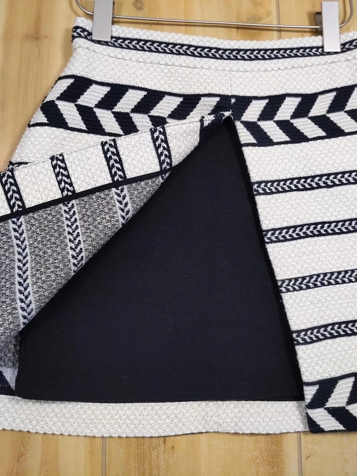 NWT Alice + Olivia Daysi Jacquard Aztec Print A-Line Mini Skirt Sz 6 Layered - Image 3 of 4