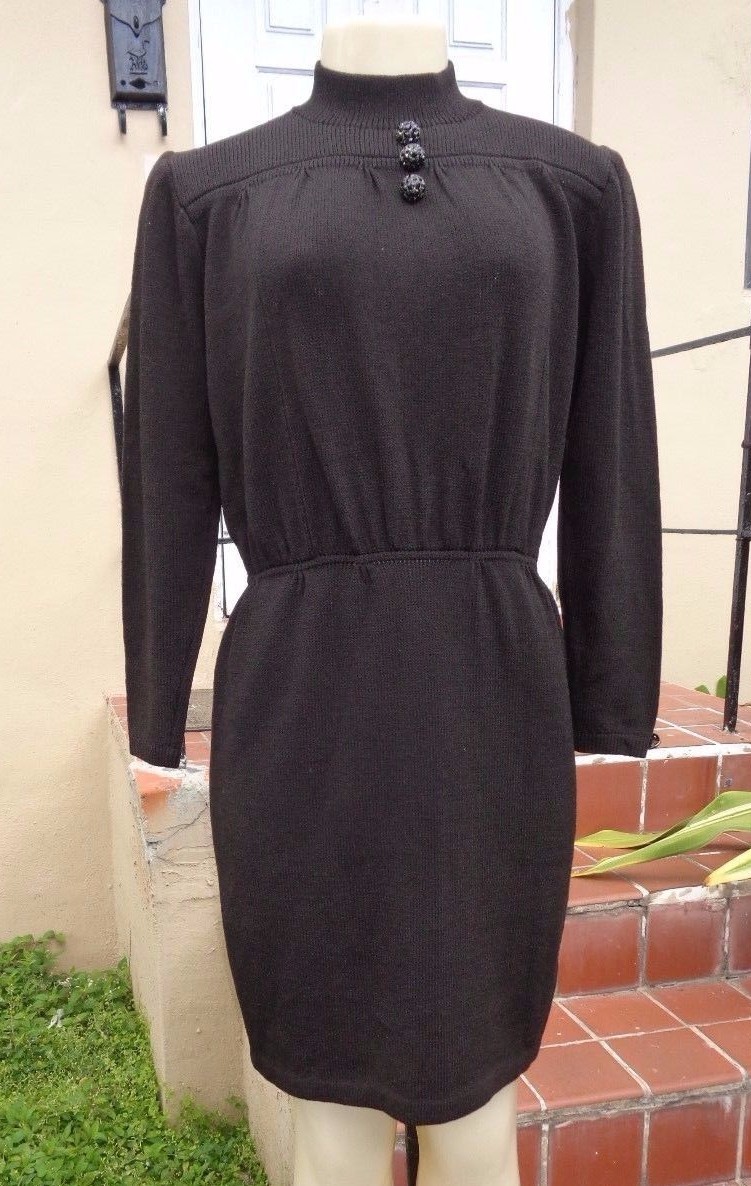 VINTAGE ST JOHN BLACK CRYSTAL DETAIL SANTANA KNIT LONG VINTAGE ST JOHN BLACK CRYSTAL DETAIL SANTANA KNIT LONG