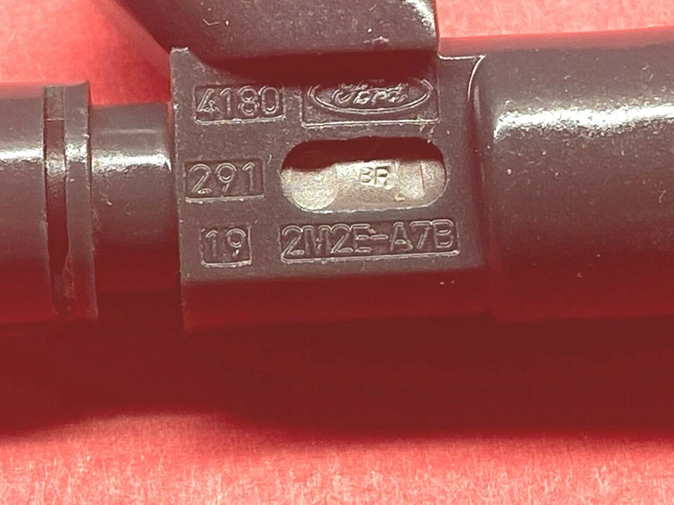 New OEM Fuel Injector for Ford	Mondeo,Mazda	6,MPV  155-0382 — 第 2/3 张图片