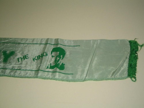 Elvis Sammelobjekt: hell grüner Schal "Elvis Presley - The King" 110x13 cm - Bild 3 von 5