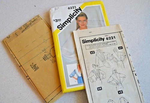1983 Simplicity Pattern Uncut Front Wrap Blouse #6221 Size 10 Bust 32 - Picture 3 of 3