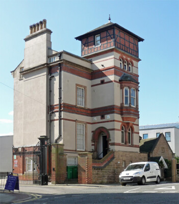PHOTO  TOWER HOUSE PARK ROW NOTTINGHAM AT THE EASTERN EDGE OF THE EXCLUSIVE PARK