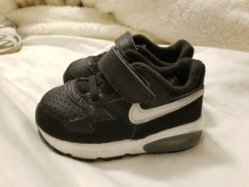 Air Max ST Zapatos de correr del niño chicos tamaño 5C Negro Blanco Gris fresco | eBay