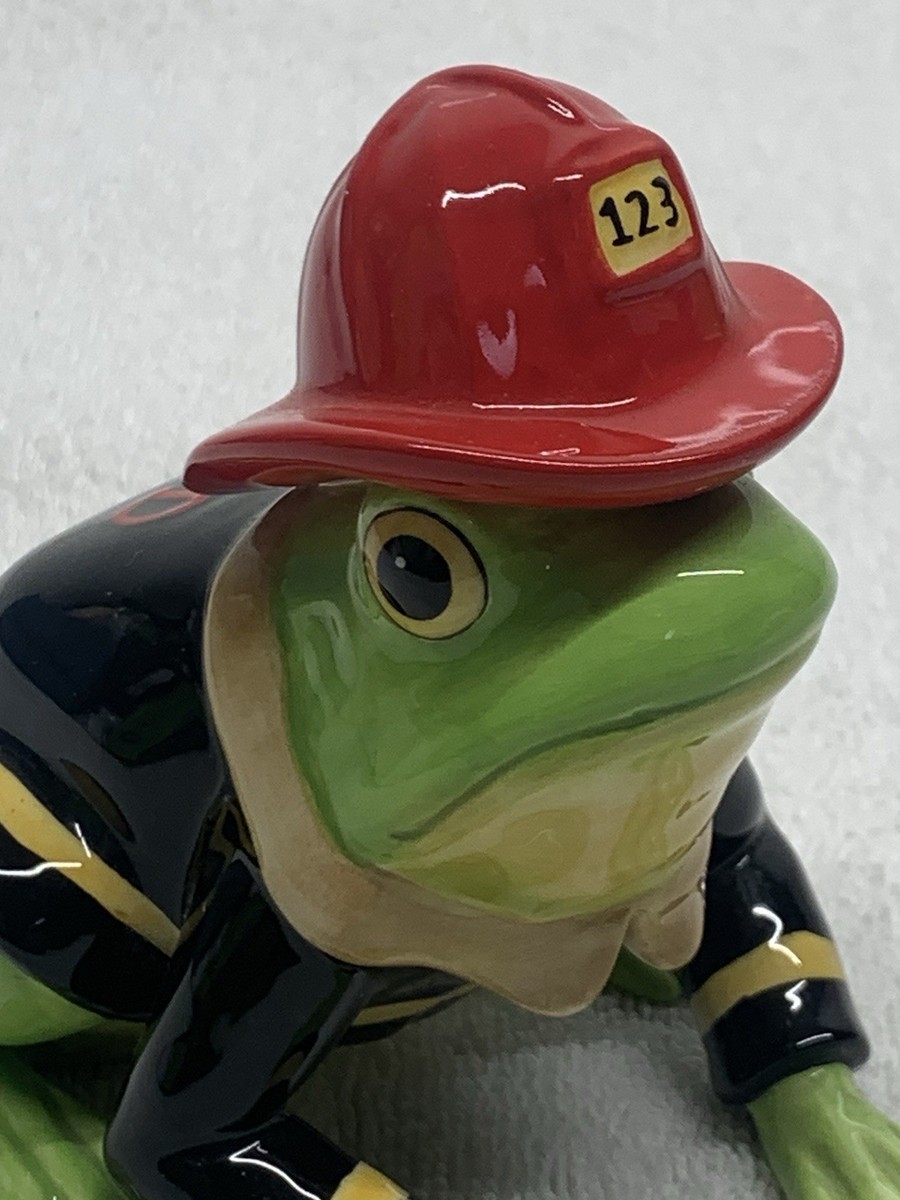 Fanciful Frogs Hose & Leaper Figurine Westland 2005 11965 Fireman