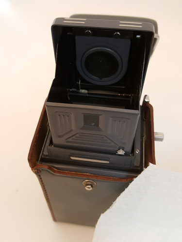 Vintage Yashica 44 twin lens reflex camera waist level viewfinder estate sale - Picture 17 of 23