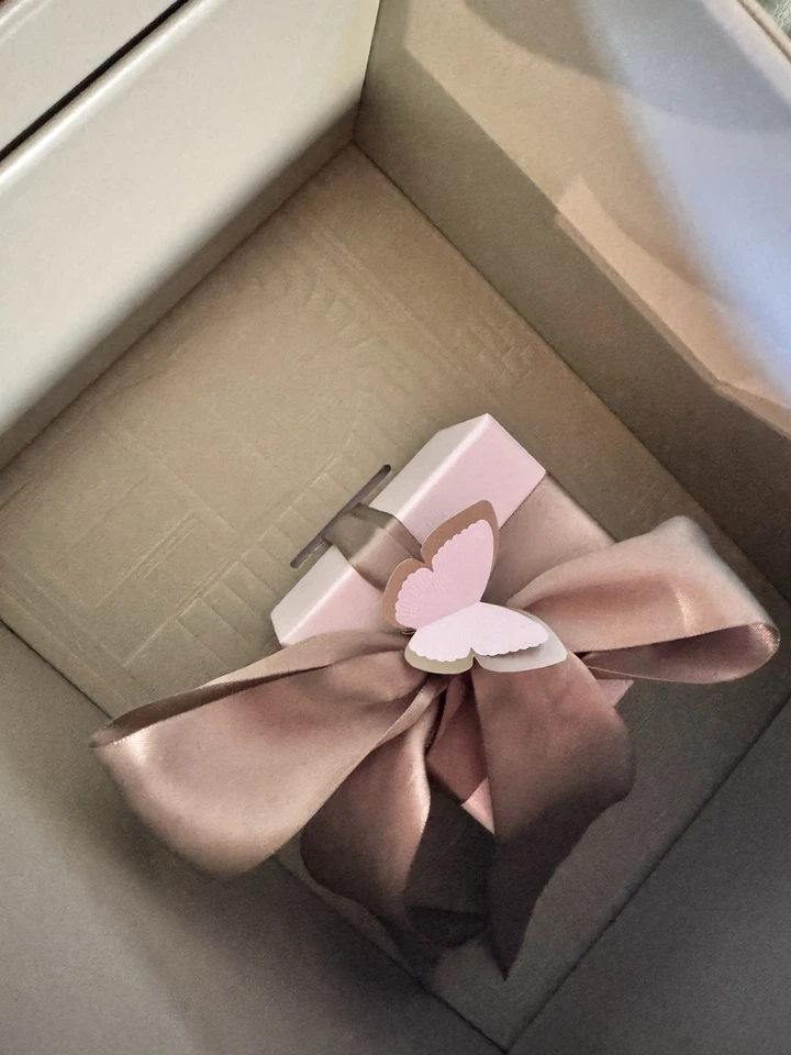 全新带盒 Van Cleef & Arpels Van Cleef & Arpels Alhambra 孔雀石吊坠项链 18k 黄金 — 第 4/4 张图片