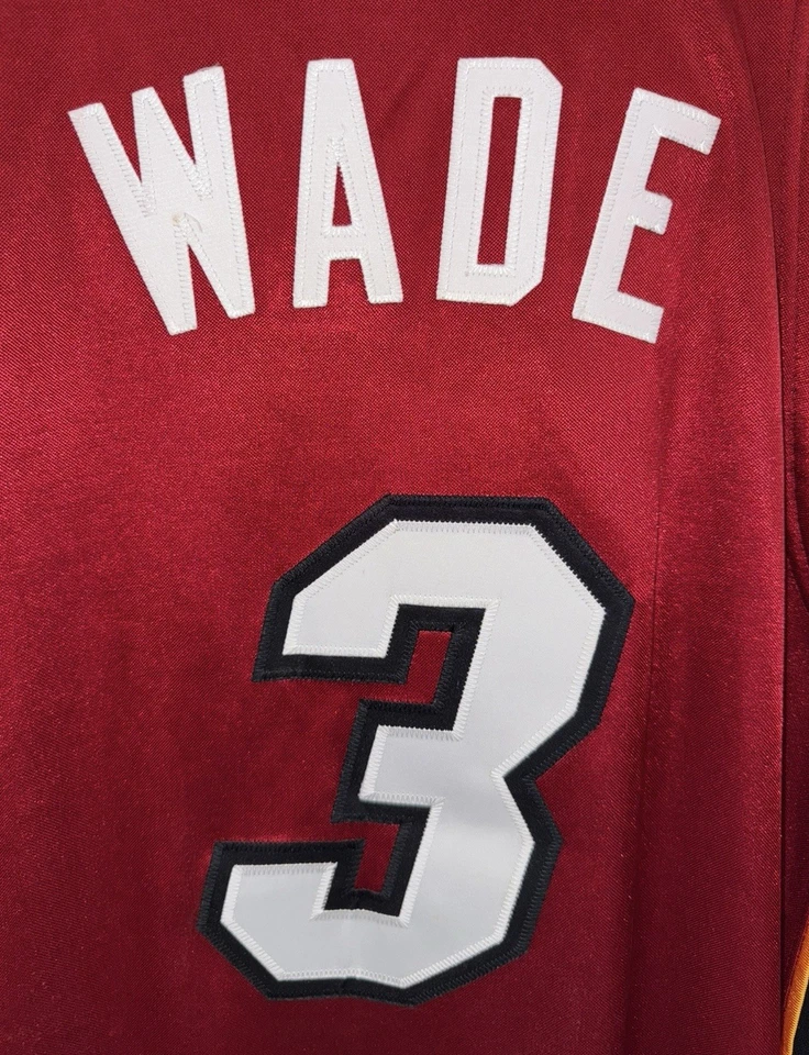 Camiseta deportiva vintage Reebok Miami Heat Dwyane Wade 2005-06 Championship roja satinada 44 Foto 3 de 4