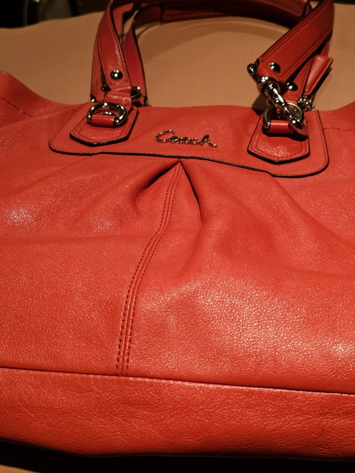Bolsa tiracolo Coach Ashley F15447 couro coral satchel ombro - Imagem 4 de 4