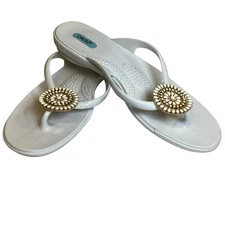 Oka-b Womens Lucky Thong Flip Flops Sz Med/Lg White. Gold/White Beaded Medallion