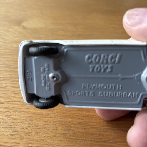 Corgi 219 Plymouth Sports Suburban Station Wagon Estate Car (1959-63) - Picture 6 of 7