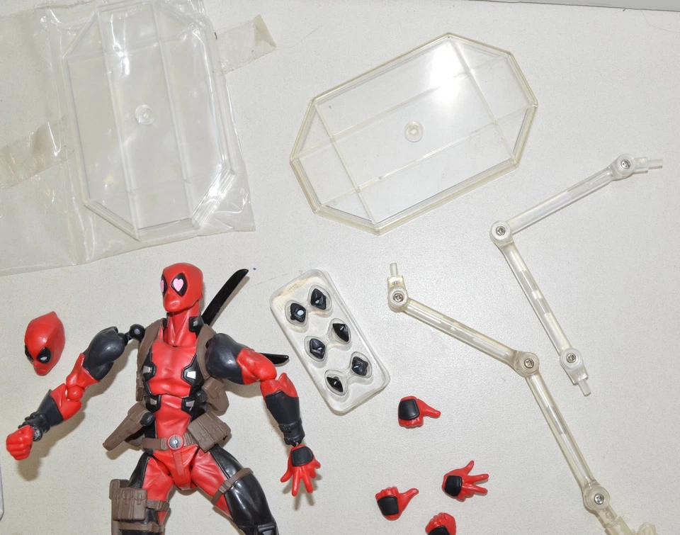 INCREÍBLE YAMAGUCHI DEADPOOL Figura de Acción Lote de Piezas Serie No. 001 Kaiyodo Foto 3 de 4