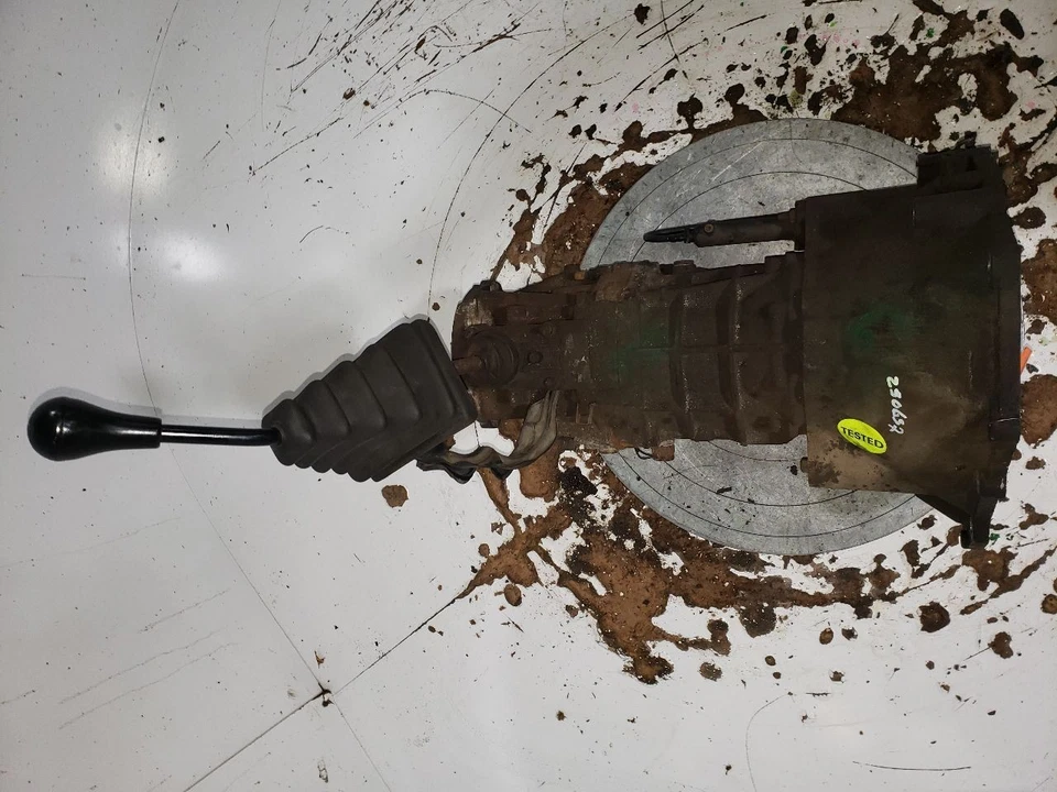 Transmisión manual 4 cilindros compatible con 97-02 WRANGLER 1419732 Foto 2 de 4