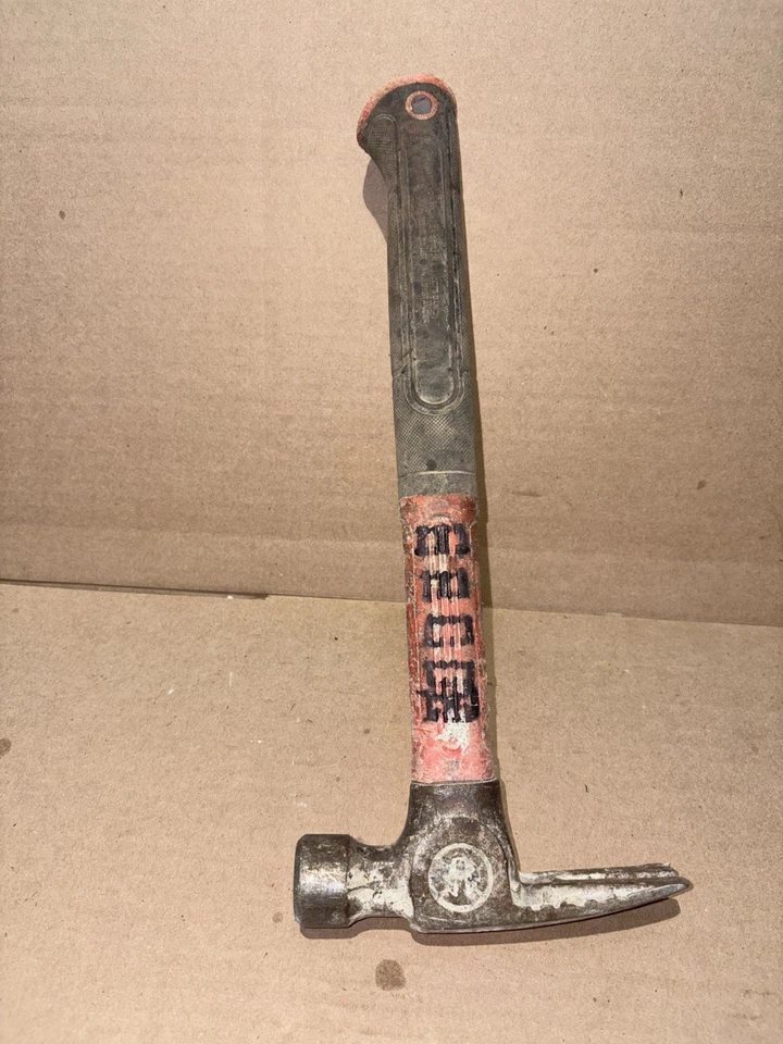 Martillo de fibra de vidrio de 20 oz, utiliza tecnología de ranura de amortiguación de vibraciones Foto 3 de 4