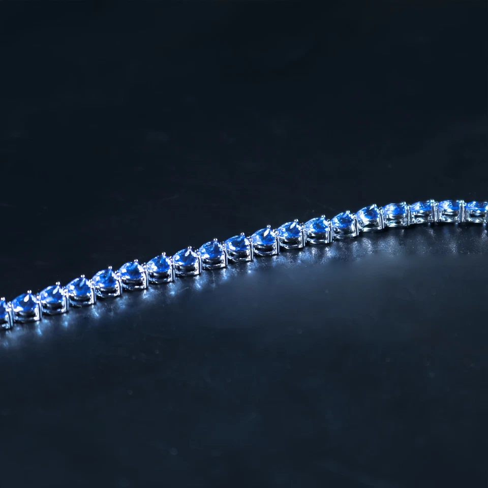 Brazalete de tenis enchapado en oro blanco de 14 quilates de plata de ley 925 con corte de corazón de tanzanita Foto 2 de 4