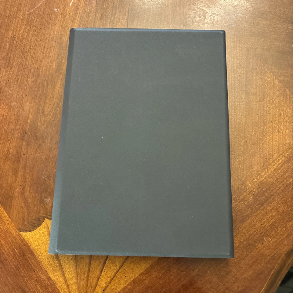 NEW Targus VersaVu Bluetooth Keyboard , Case/stand for iPad Air 5th Gen THZ192US - Image 2 of 4